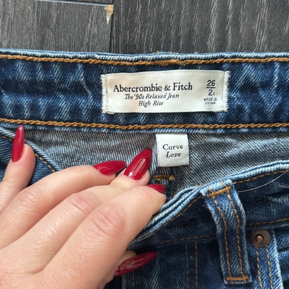 Abercrombie 90s Relaxed Jean High Rise 2S Curve Love - Picture 2 of 6